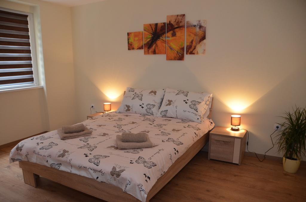 Apartment Marija Sremska Mitrovica Bagian luar foto