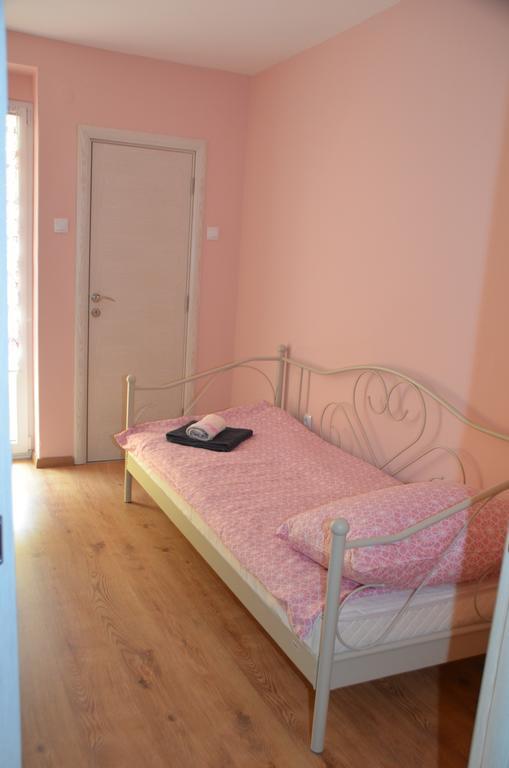 Apartment Marija Sremska Mitrovica Bagian luar foto