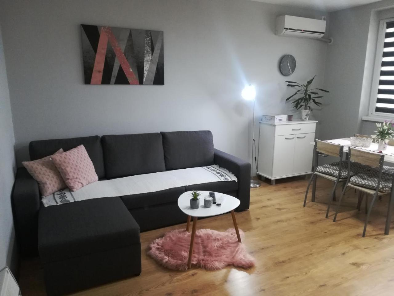 Apartment Marija Sremska Mitrovica Bagian luar foto