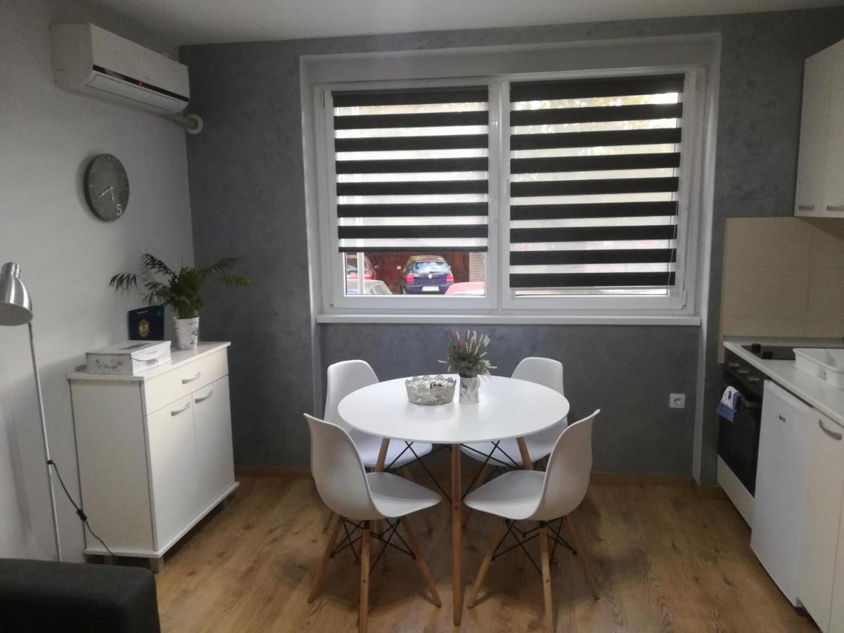 Apartment Marija Sremska Mitrovica Bagian luar foto